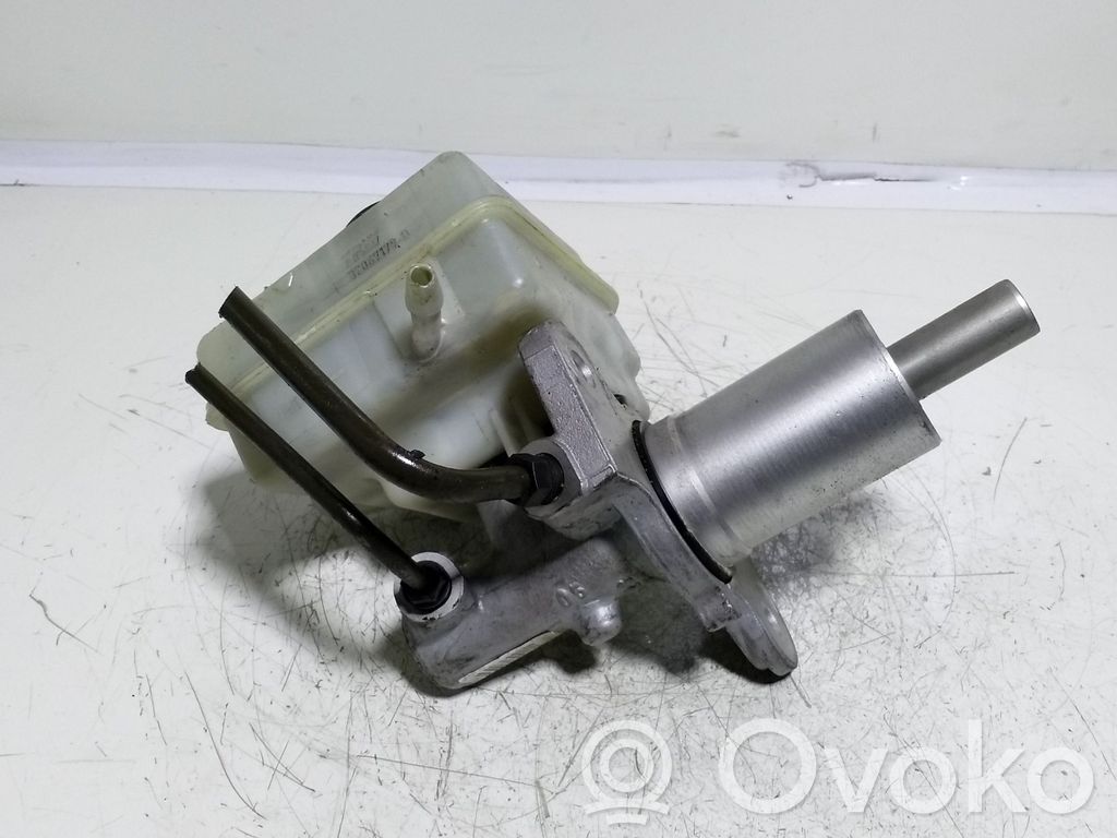Master brake cylinder   32067179D