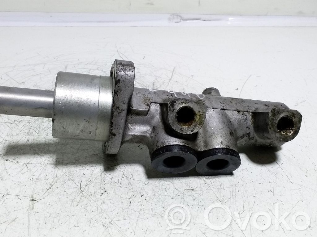 Master brake cylinder
