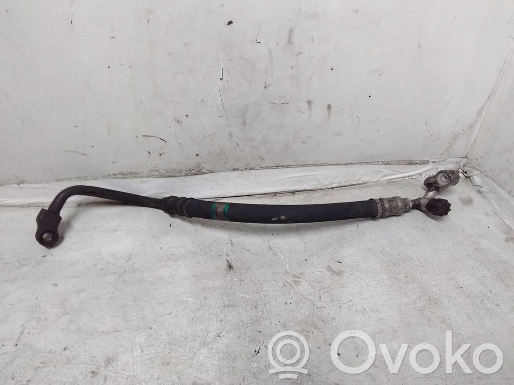 BMW 3 E46 Ilmastointilaitteen putki (A/C) 