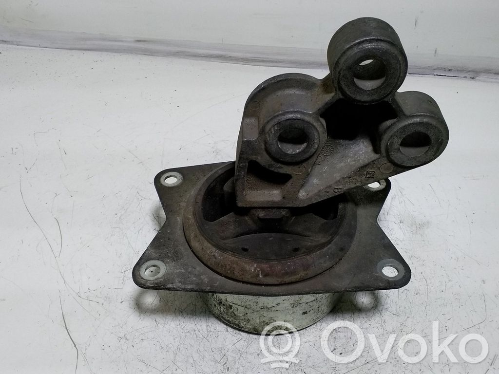Opel Vectra C Engine mount bracket 