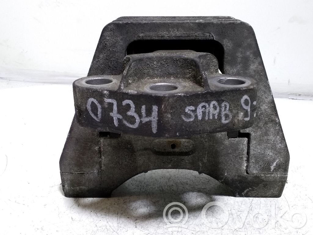 Engine mount bracket   21044613