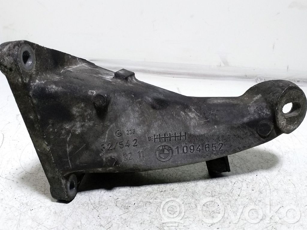 BMW 3 E46 Engine mounting bracket 