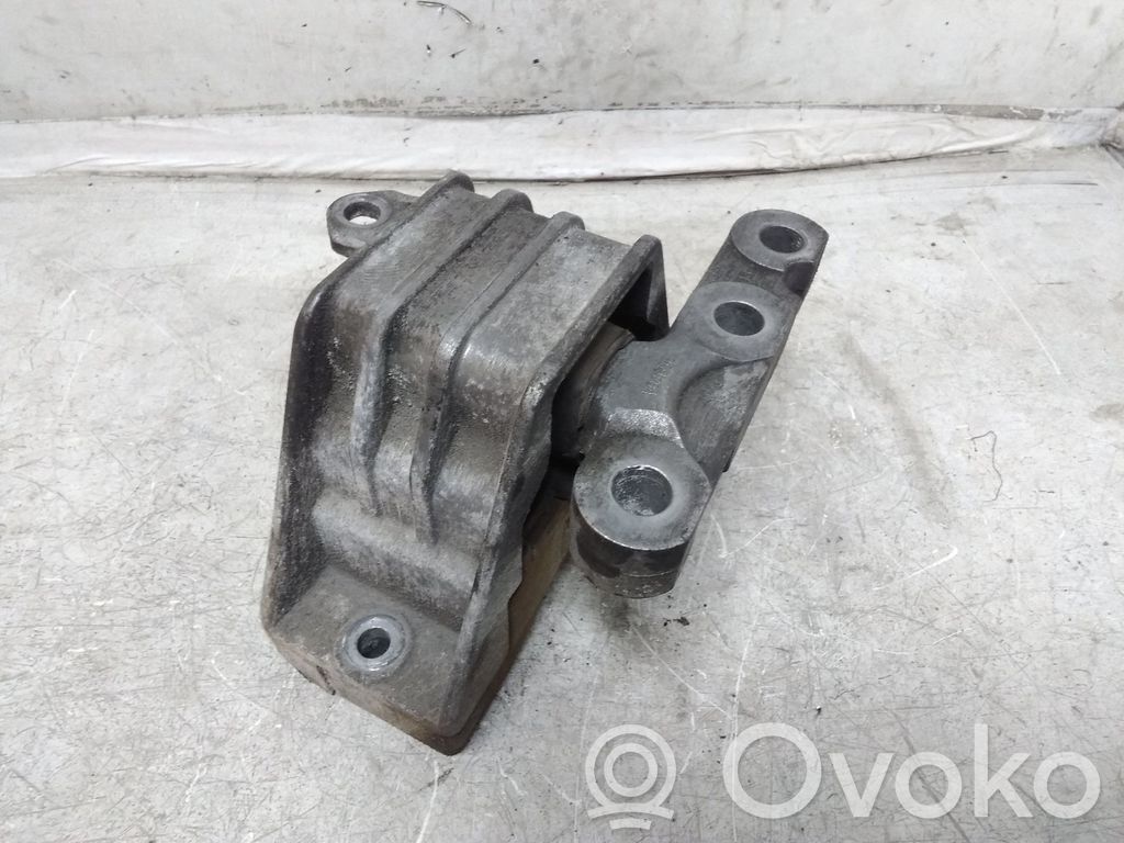 Opel Vectra C Engine mount bracket 