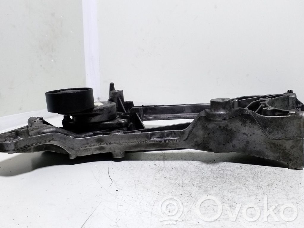 Mercedes-Benz C W204 Generator/alternator bracket 