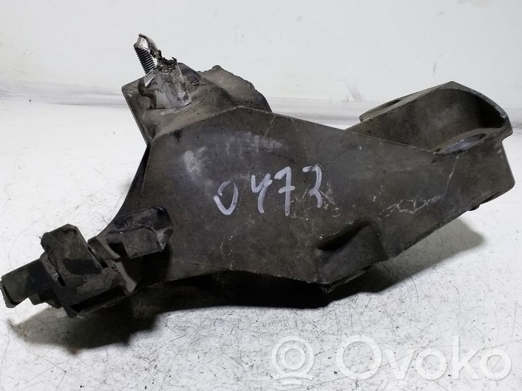 Audi A6 S6 C5 4B Engine mounting bracket 
