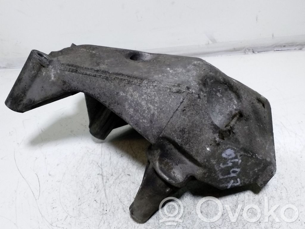 Volkswagen Polo Engine mounting bracket 