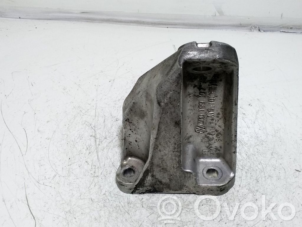 Volkswagen Phaeton Engine mounting bracket 