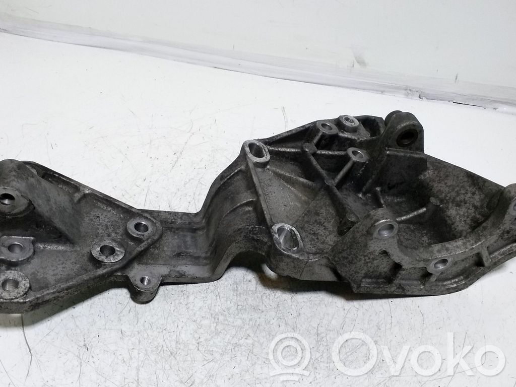 Volvo XC60 Generator/alternator bracket 