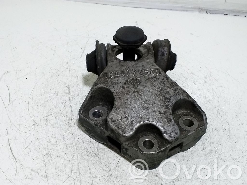 Citroen Xsara Picasso Engine mounting bracket 