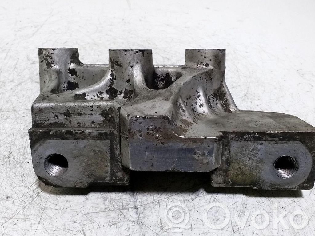 Chrysler Voyager Engine mounting bracket 