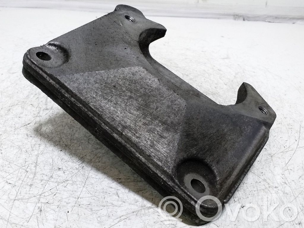 Engine mounting bracket   676117,2211676117