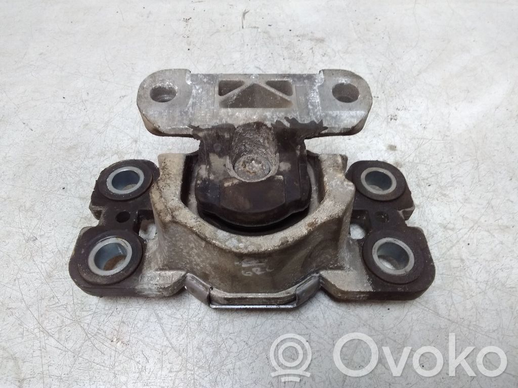 Volvo V70 Gearbox mounting bracket 