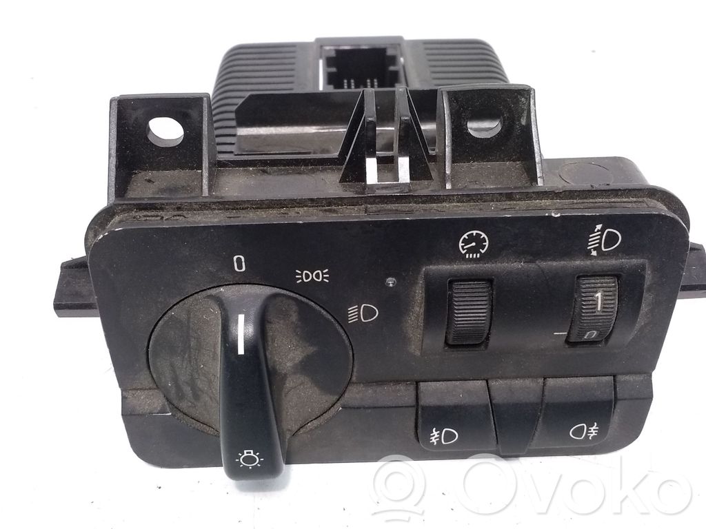 Light switch   6919828