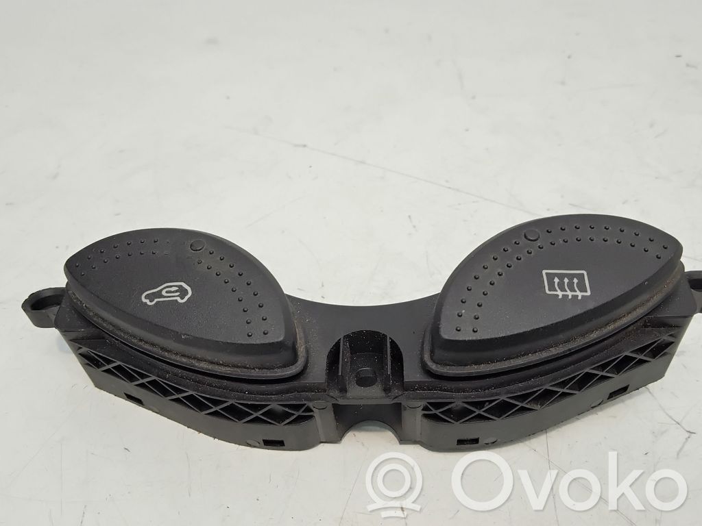 Ford Focus Windscreen/window heater switch 