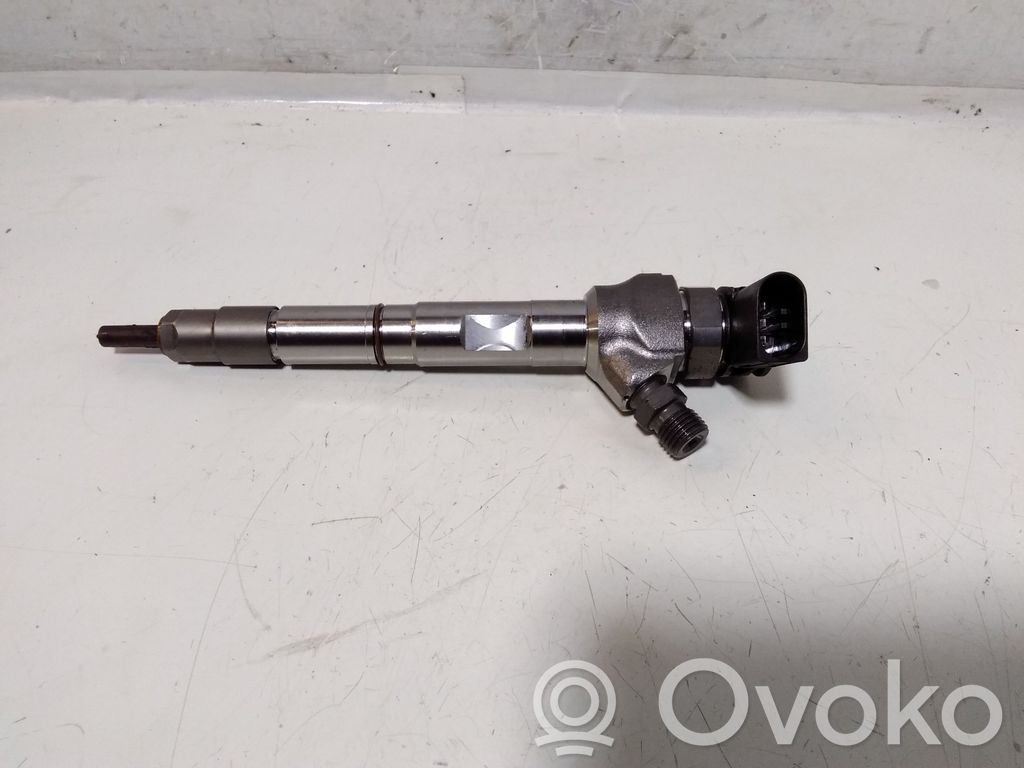Volkswagen PASSAT B8 Inyector de combustible 