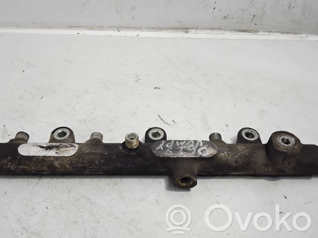 Fuel main line pipe