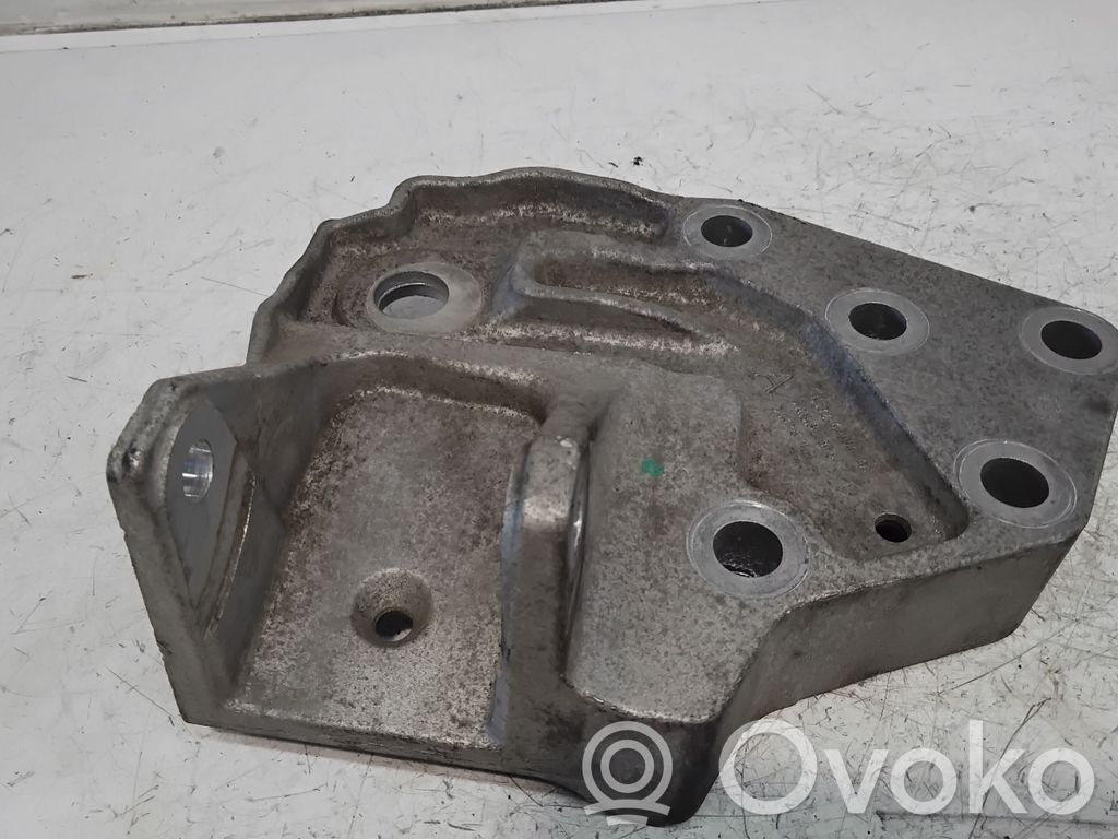 Land Rover Range Rover Evoque L538 Engine mounting bracket 