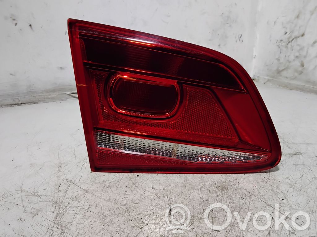 Volkswagen PASSAT B7 Lampă spate în capacul portbagajului 