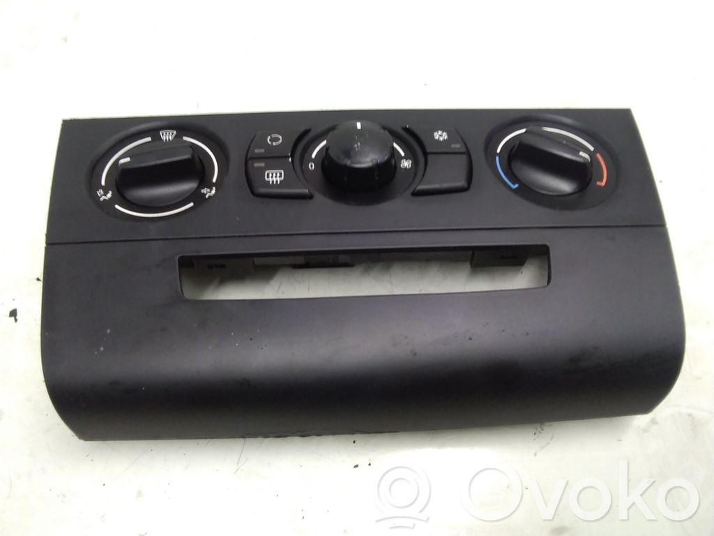 BMW 1 E81 E87 Climate control unit 