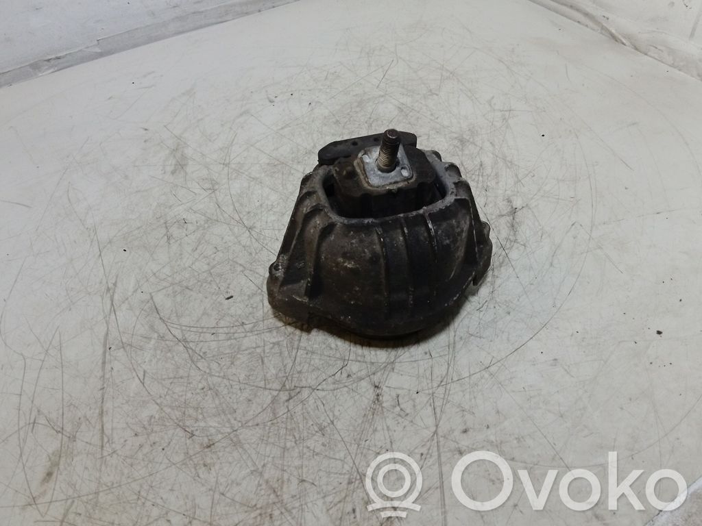 Soporte de montaje del motor   13981112