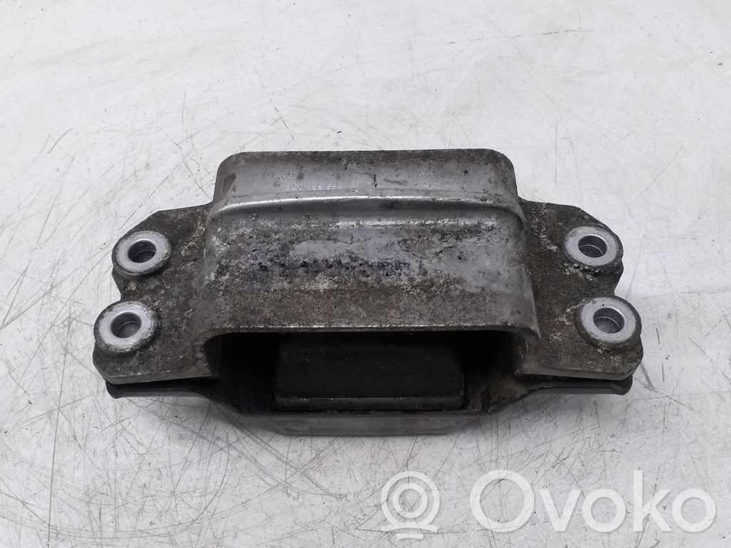 Volkswagen PASSAT B6 Engine mount bracket