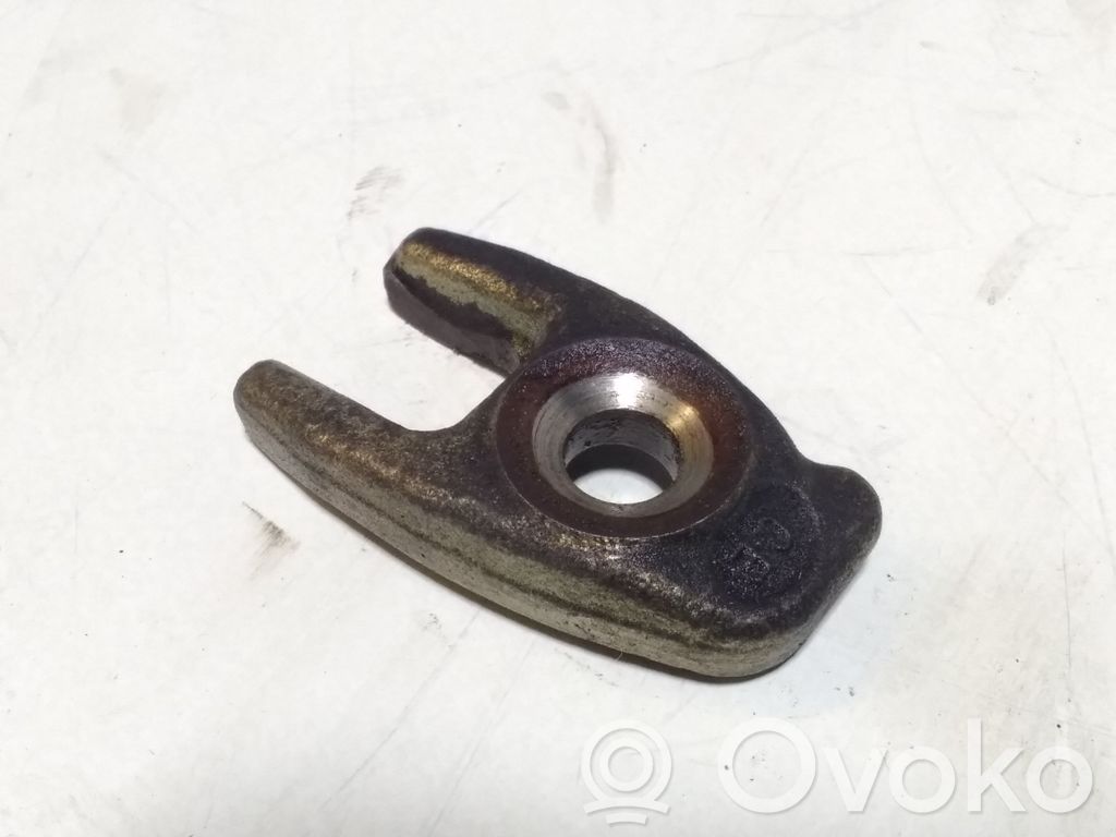 Abrazadera del inyector de combustible