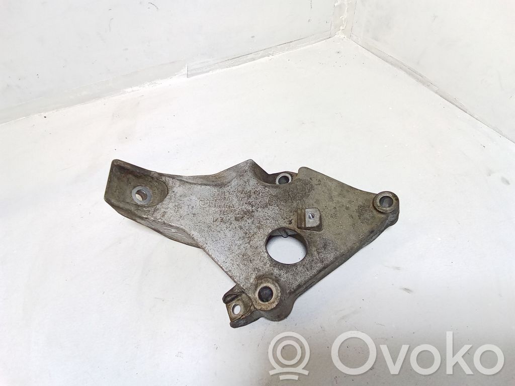 BMW 1 E82 E88 Engine mounting bracket 