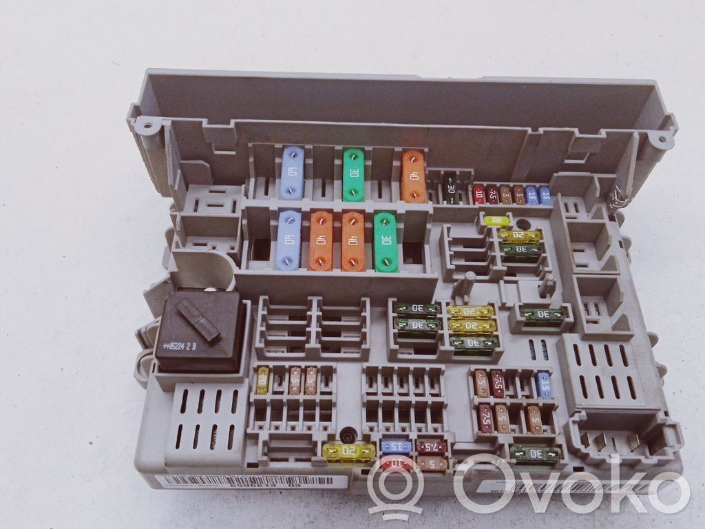 BMW 1 E81 E87 Fuse module 