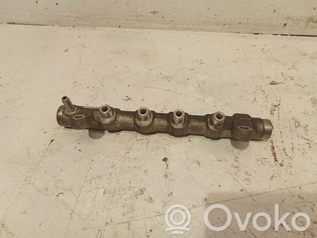 Volkswagen PASSAT CC Listwa wtryskowa 