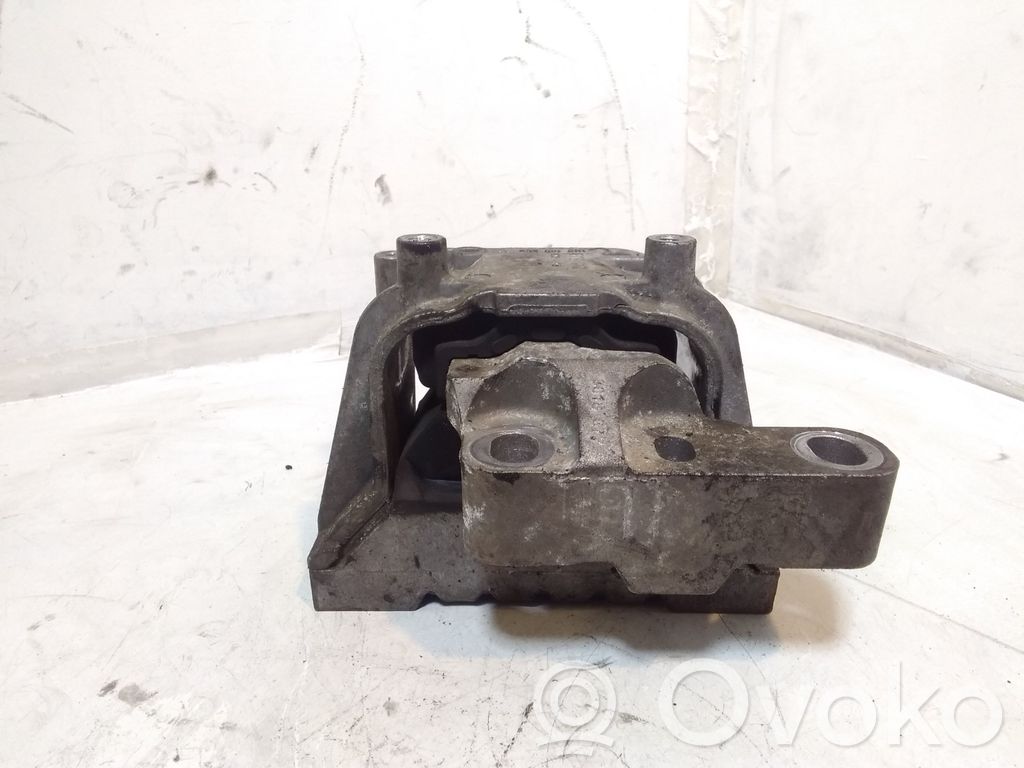 Volkswagen PASSAT CC Engine mount bracket 