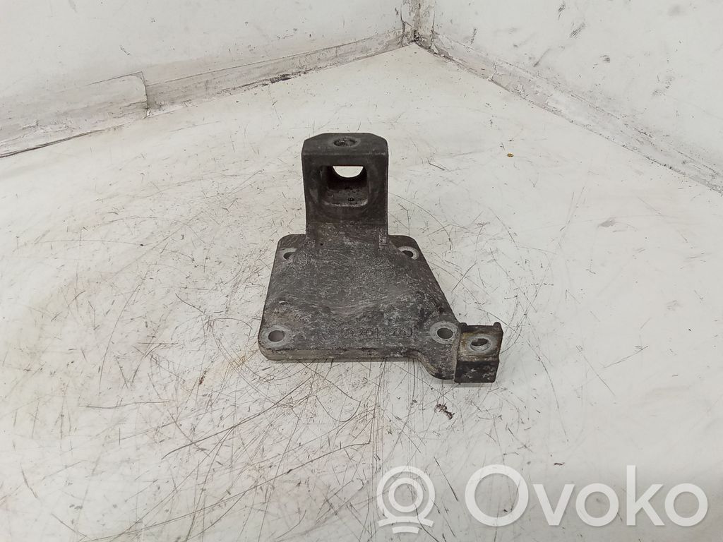 BMW 5 E39 Engine mounting bracket 