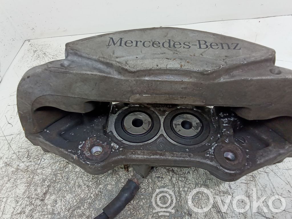 Mercedes-Benz C W205 Étrier de frein avant 