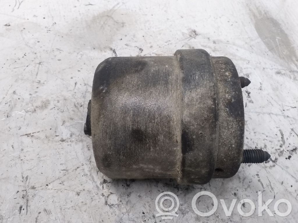 Volkswagen Transporter - Caravelle T4 Engine mount bracket 