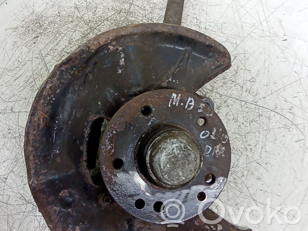 Mercedes-Benz E W210 Achsschenkel vorne 