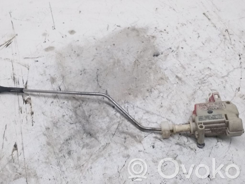 Volkswagen PASSAT B6 Serratura del tappo del serbatoio del carburante