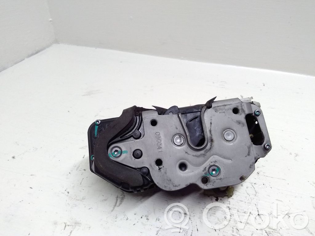 Opel Insignia A Zamek drzwi przednich 