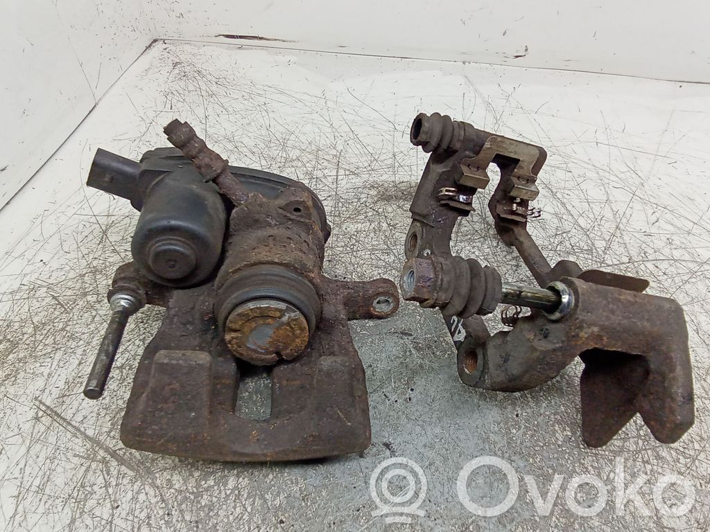 Audi A4 S4 B8 8K Aizmugurējais suports 