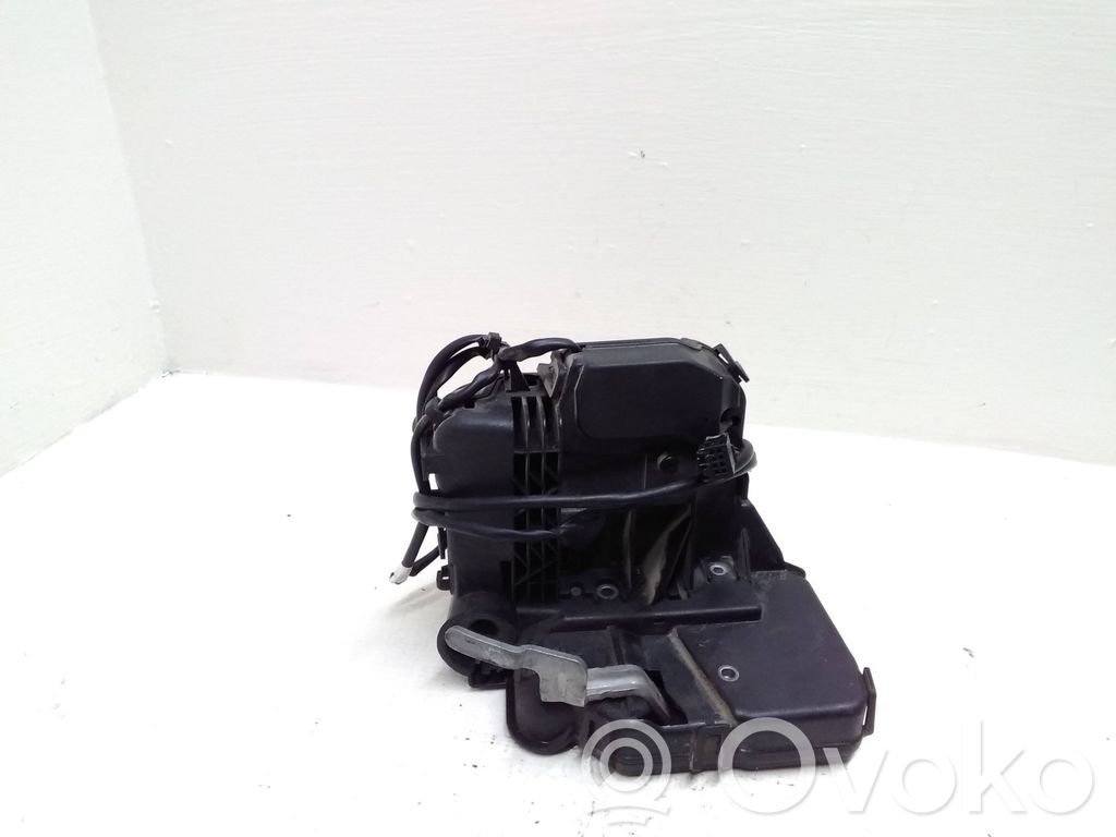 Mercedes-Benz E W211 Etuoven lukko 