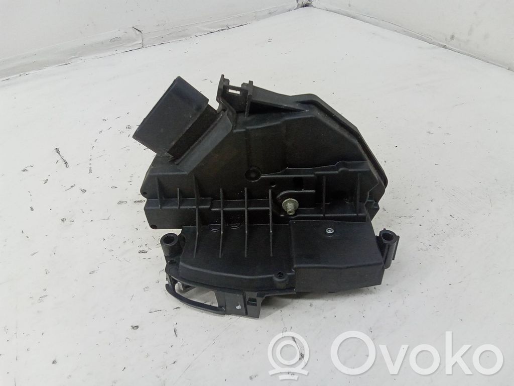 Ford Mondeo MK V Priekšpusē slēdzene 