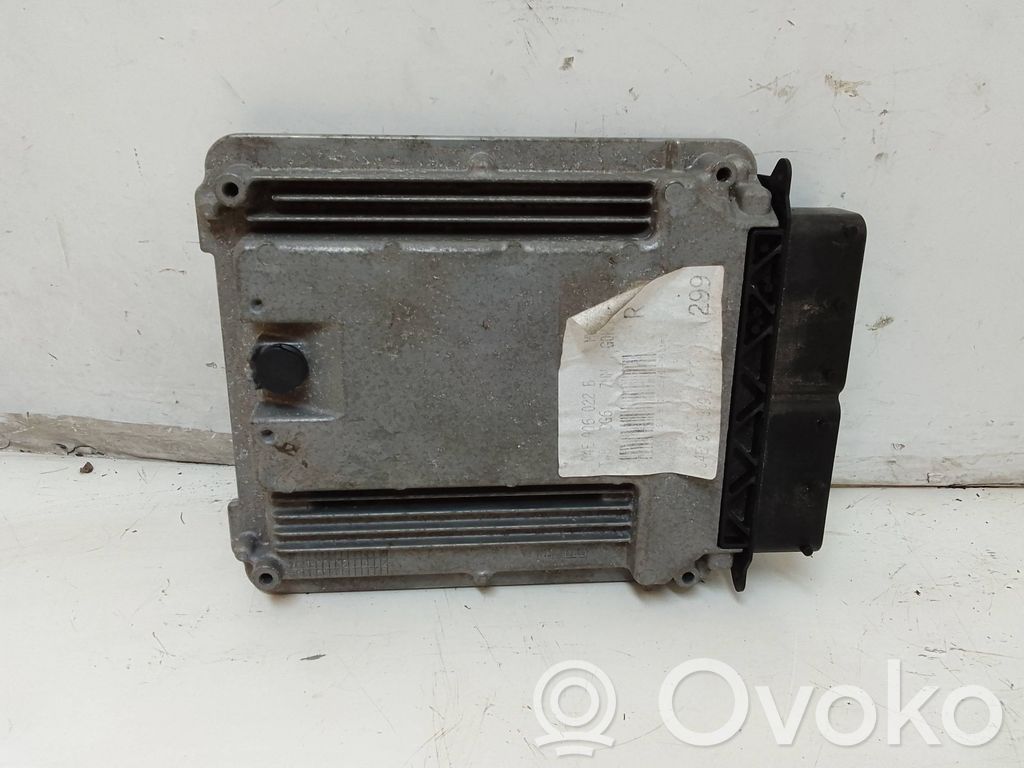 Engine control unit/module   04E906022B