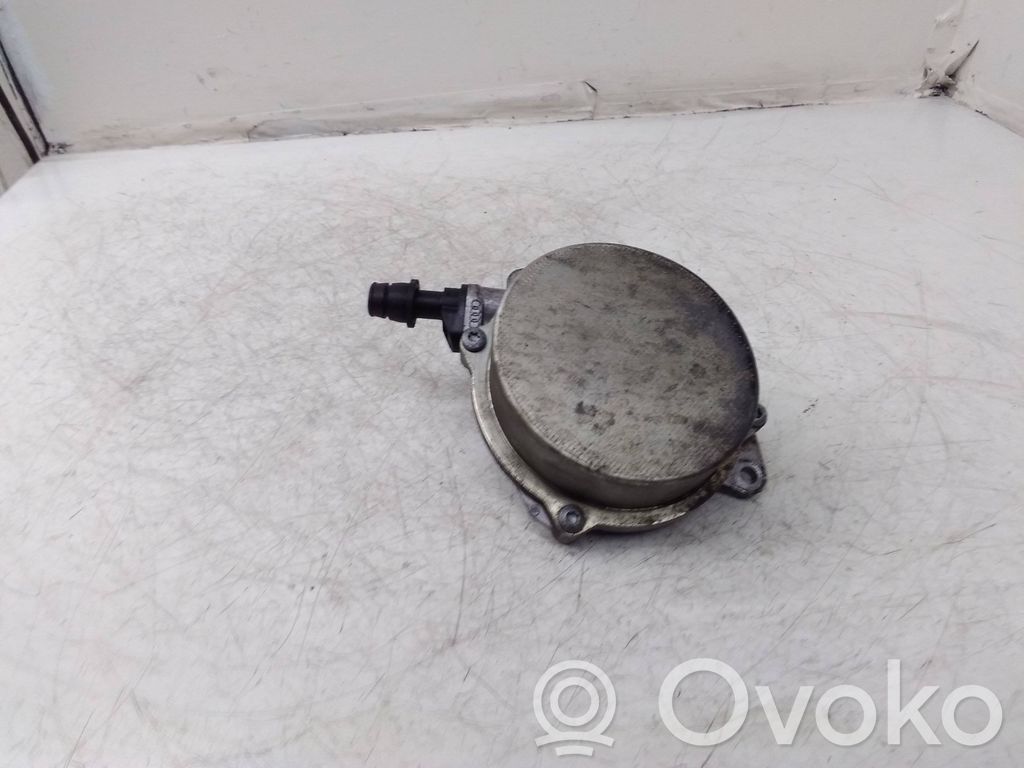 Volkswagen Touareg II Vacuum pump 