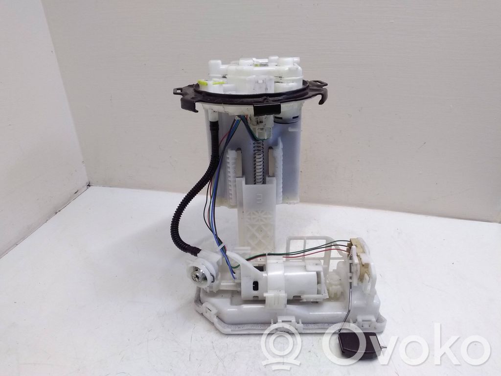 Toyota Prius (XW50) Bomba interna de combustible 