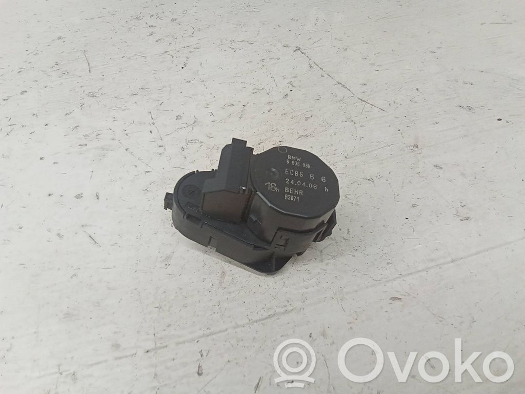 BMW 7 E65 E66 Oro sklendės varikliukas 