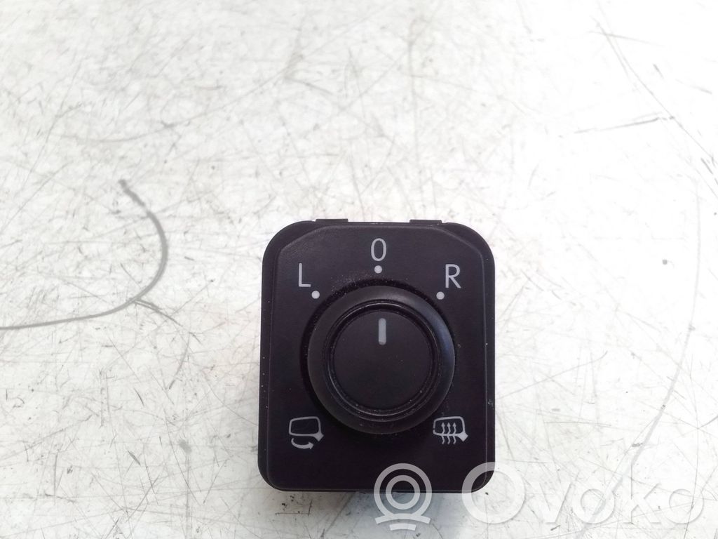 Volkswagen PASSAT B8 Wing mirror switch 