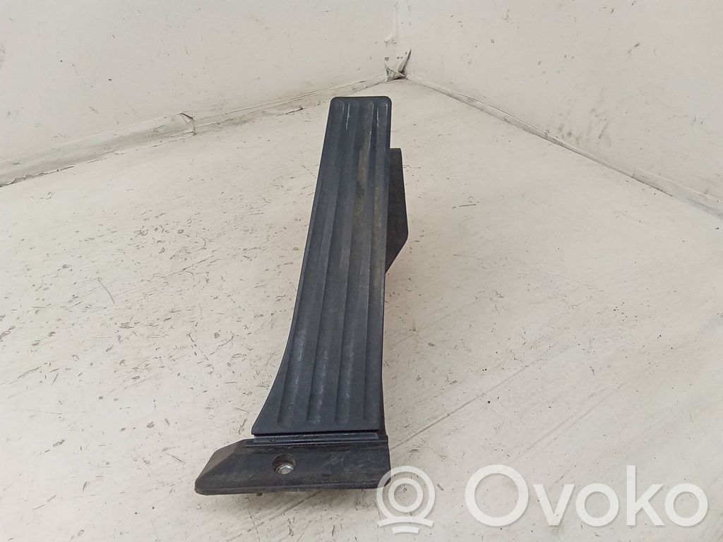 Accelerator throttle pedal   6793742