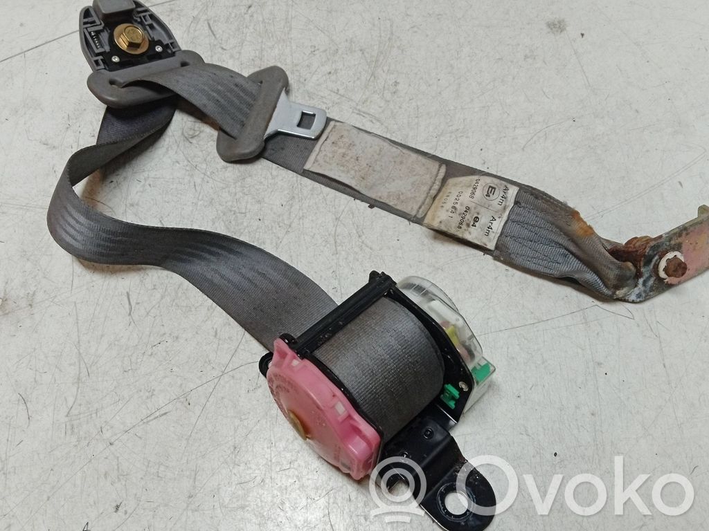 Subaru Forester SF Takaistuimen turvavyö 