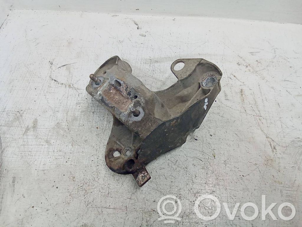 Volkswagen PASSAT B5 Engine mounting bracket 