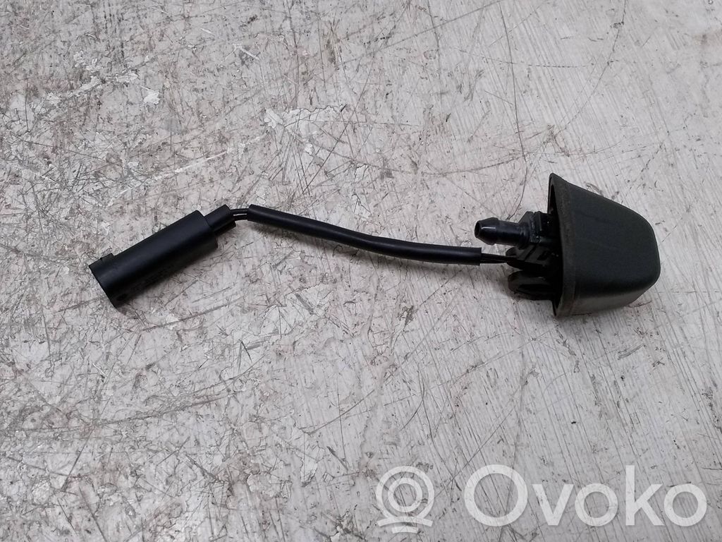 BMW 3 E90 E91 Dysza spryskiwacza szyby przedniej / czołowej 