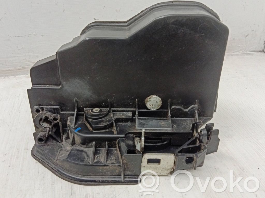 Cerradura de puerta delantera   7154620