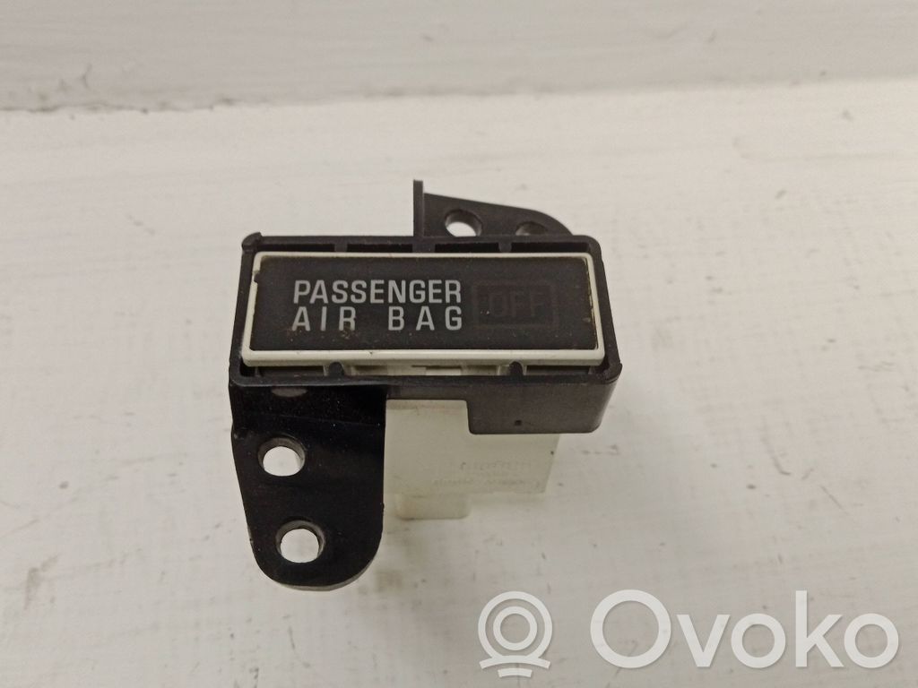 Mitsubishi Grandis Interruptor de encendido/apagado del airbag de pasajero 
